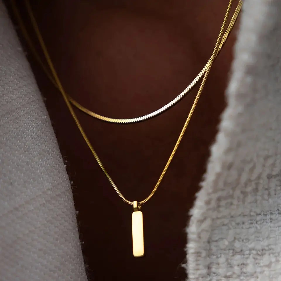 RECTANGLE PENDANT NECKLACE - GOLD