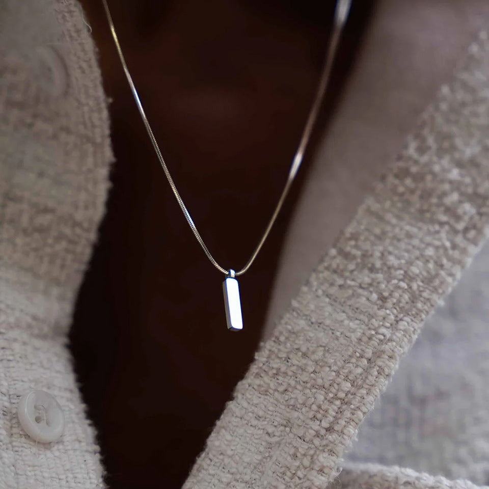 RECTANGLE PENDANT NECKLACE - SLIVER