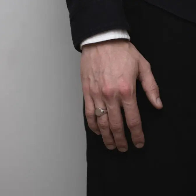 ROUND SIGNET RING - SLIVER