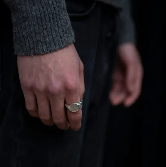ROUND SIGNET RING - SLIVER