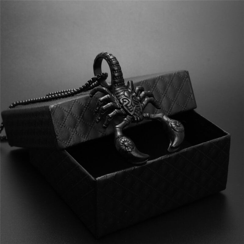 SCORPION NECKLACE - BLACK - Boujisphere