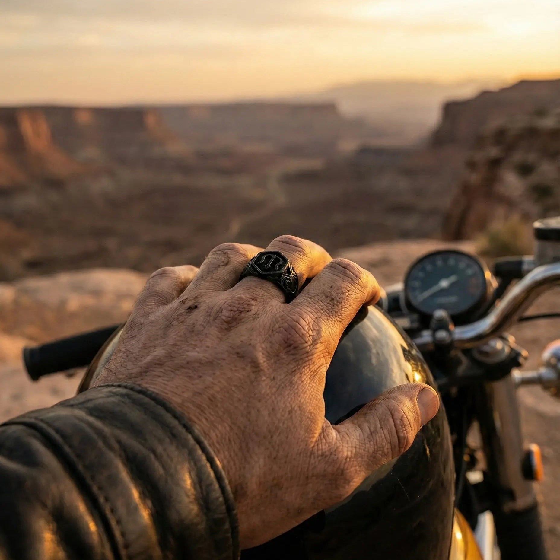 POSEIDON RING - BLACK