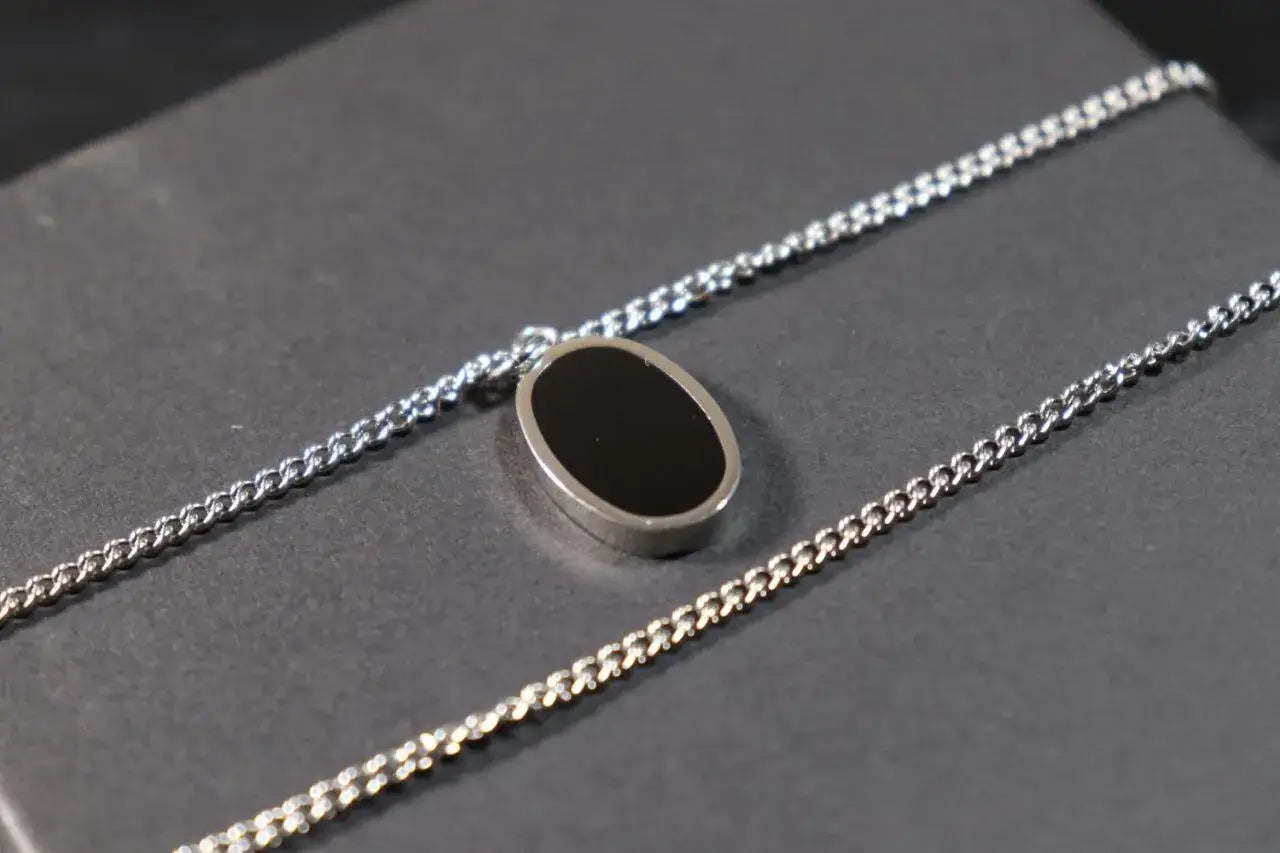 OVAL NECKLACE – BLACK