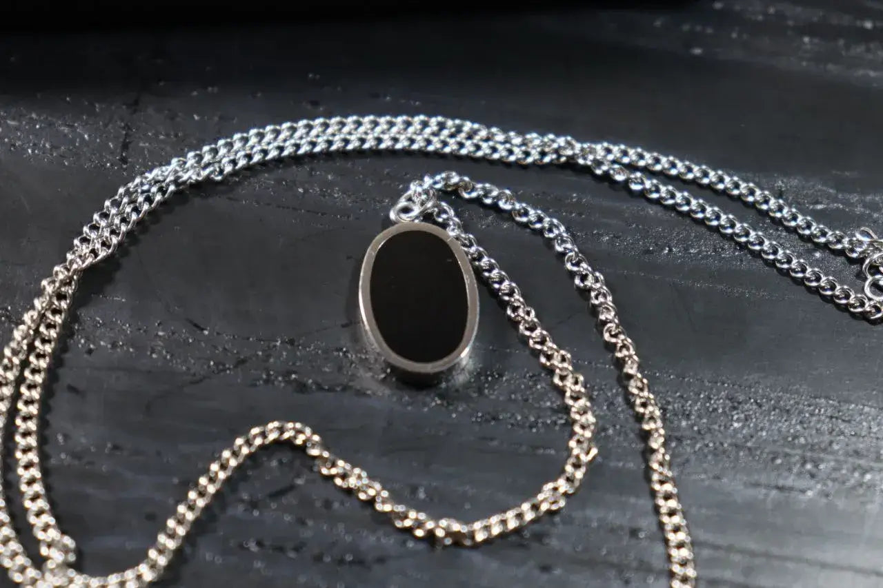 OVAL NECKLACE – BLACK